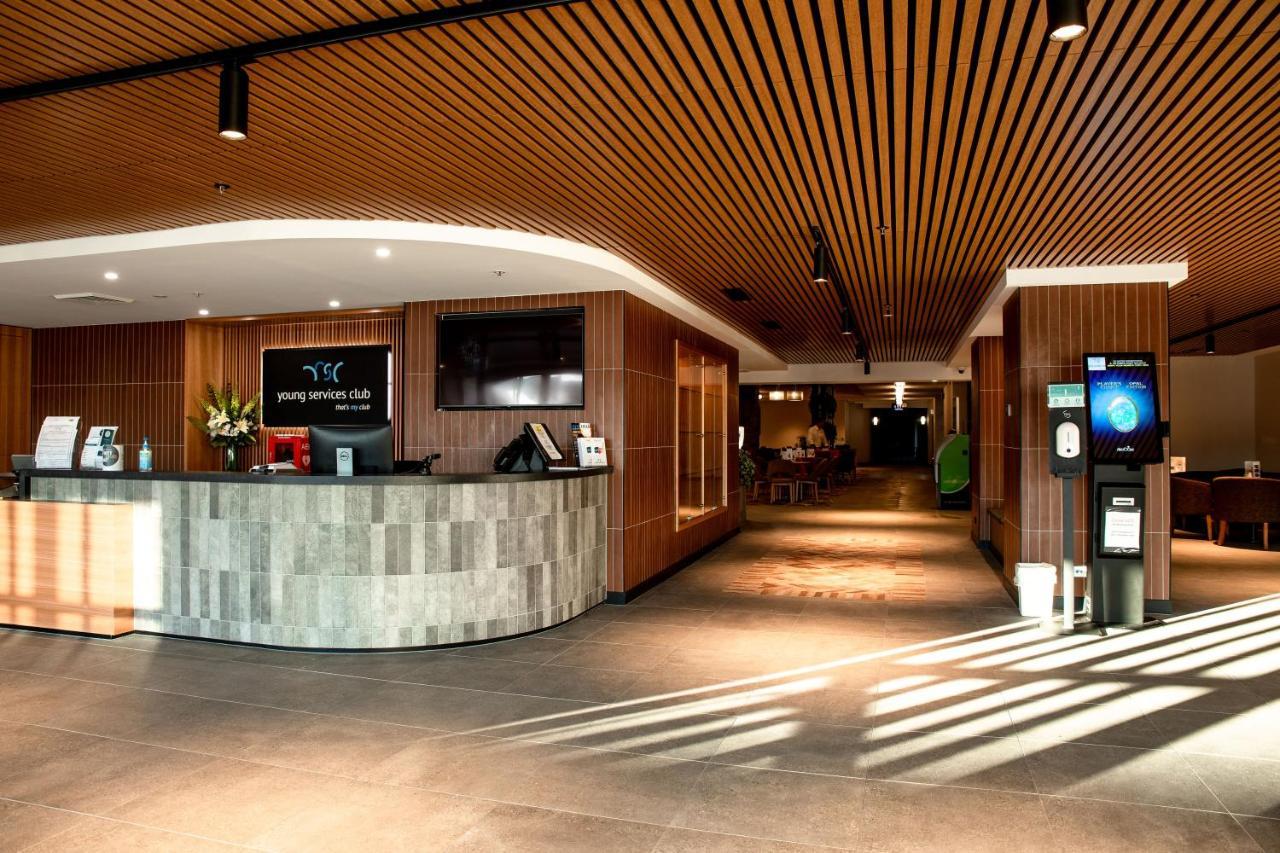 Young Federation Motor Inn And Services Club Exterior photo