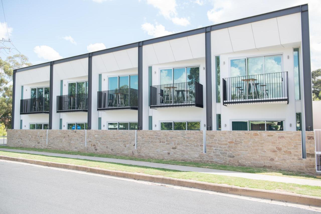Young Federation Motor Inn And Services Club Exterior photo